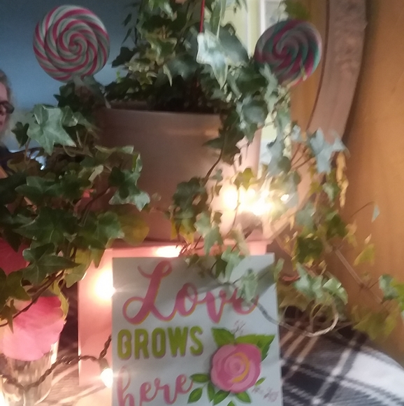 Meet your Posher, Chick - Picture 2 of 2